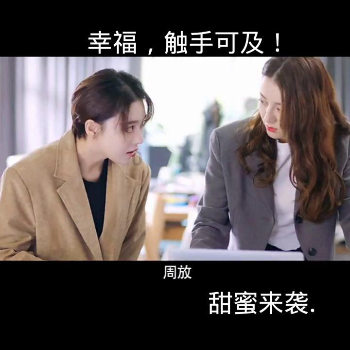 逃离残破的机舱