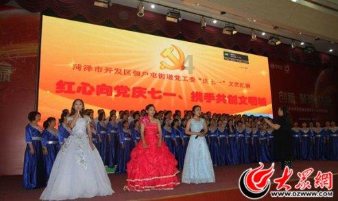 2017年,水泥妹卖惨走红,骗局被揭穿后,老公跟她离婚,现状讽刺。
