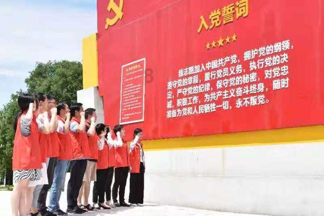 一机成团，核心小矮子再现铁华团光辉！